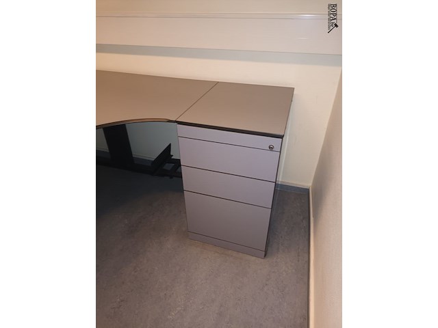 Lot 134 - hoekbureau met ladeblok - afbeelding 3 van  3