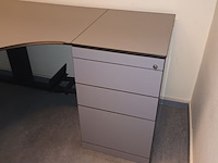 Lot 134 - hoekbureau met ladeblok - afbeelding 3 van  3