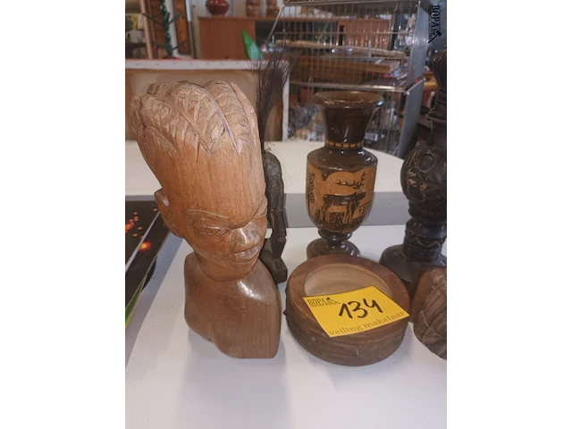 Lot 134 - houten decoratie. 6 stuks - afbeelding 2 van  4