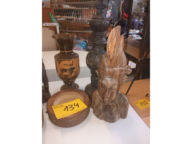 Lot 134 - houten decoratie. 6 stuks - afbeelding 3 van  4