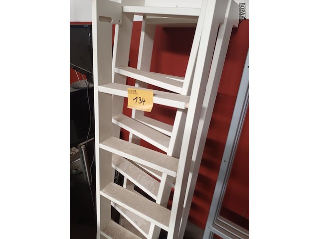 Lot 134 - houten ladders en metalen frames - afbeelding 4 van  4