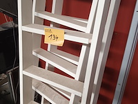 Lot 134 - houten ladders en metalen frames - afbeelding 4 van  4