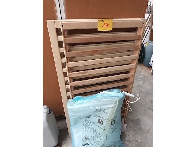 Lot 134 - kinderbedonderdelen en elektrisch deken - afbeelding 1 van  3
