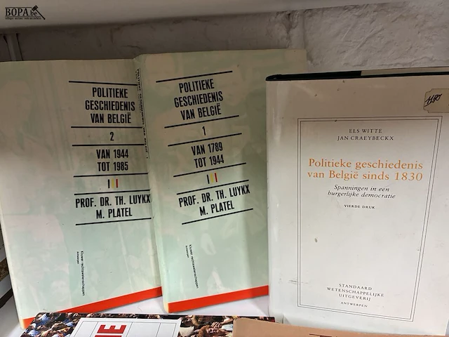 Lot 134 - lot politieke geschiedenisboeken belgië - 5 stuks - afbeelding 3 van  3