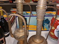 Lot 134 - messing kannen. 2 stuks - afbeelding 1 van  3