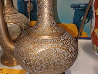 Lot 134 - messing kannen. 2 stuks - afbeelding 2 van  3