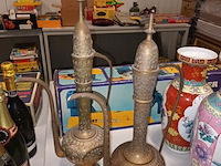 Lot 134 - messing kannen. 2 stuks - afbeelding 3 van  3