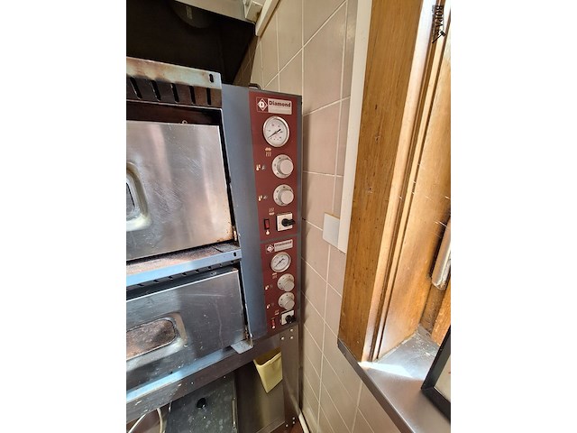 Lot 134 - pizza oven diamond - afbeelding 2 van  4