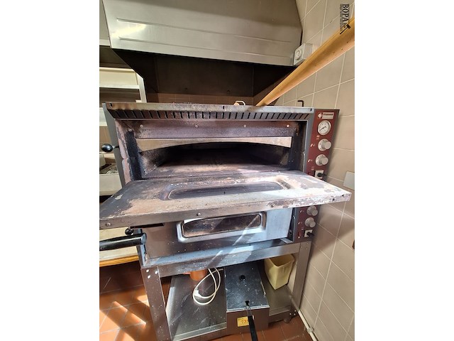 Lot 134 - pizza oven diamond - afbeelding 3 van  4