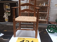 Lot 134 - poppenstoel