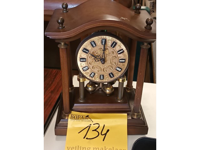 Lot 134 - tafelklok hermle - afbeelding 1 van  4