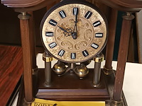 Lot 134 - tafelklok hermle - afbeelding 1 van  4