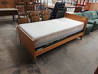 Lot 134 - vintage eenpersoonsbed - afbeelding 1 van  4