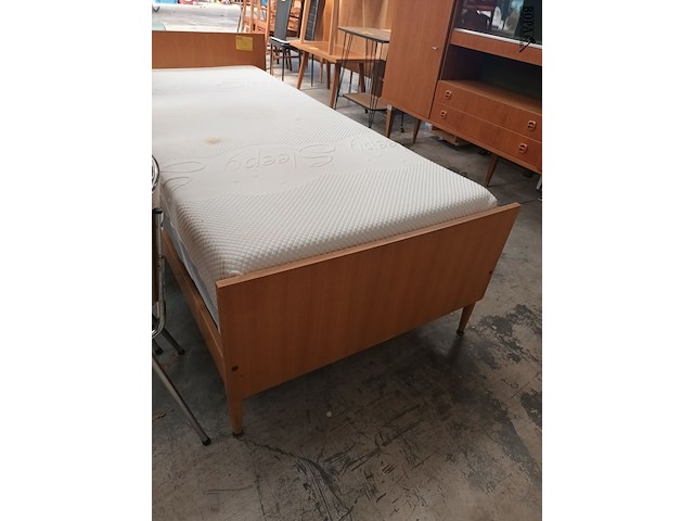 Lot 134 - vintage eenpersoonsbed - afbeelding 4 van  4