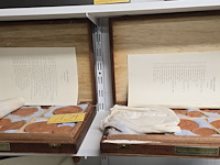 Lot 134 - zegelafgietsels 2 kisten uit het rijksarchief - afbeelding 1 van  8