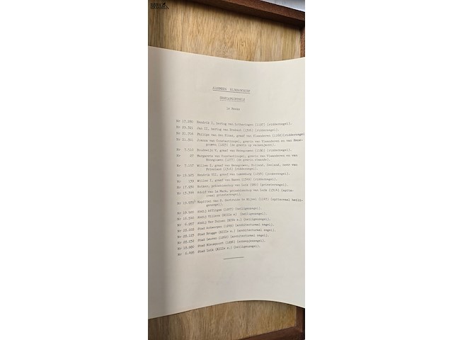 Lot 134 - zegelafgietsels 2 kisten uit het rijksarchief - afbeelding 3 van  8