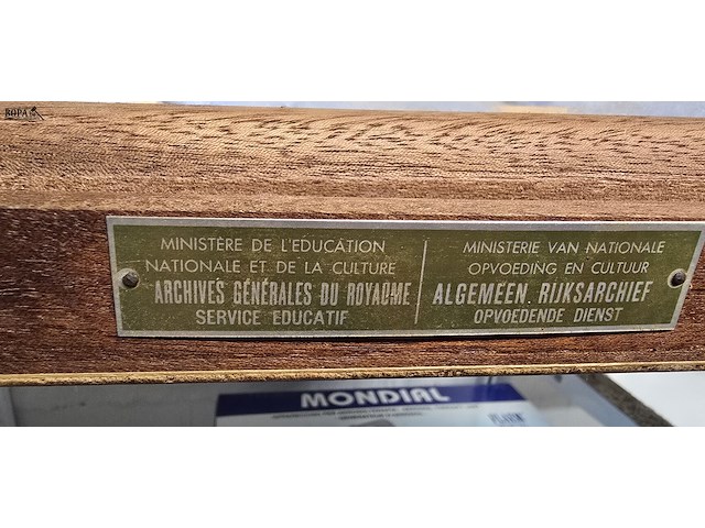 Lot 134 - zegelafgietsels 2 kisten uit het rijksarchief - afbeelding 8 van  8