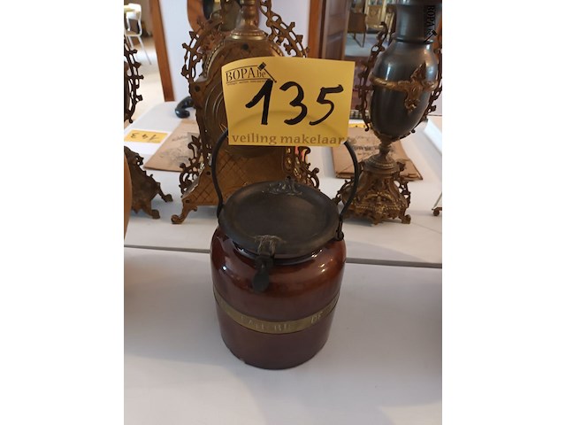 Lot 135 - antieke boterpot met deksel - afbeelding 1 van  5