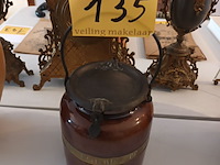Lot 135 - antieke boterpot met deksel - afbeelding 1 van  5