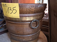 Lot 135 - antieke houten emmer met koperbeslag - afbeelding 4 van  4