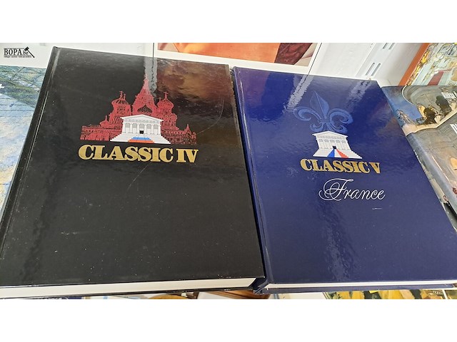 Lot 135 - boeken over frankrijk 4 stuks - afbeelding 4 van  4