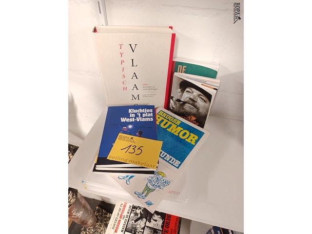 Lot 135 - boeken over westvlaams dialect. 9 stuks - afbeelding 1 van  4