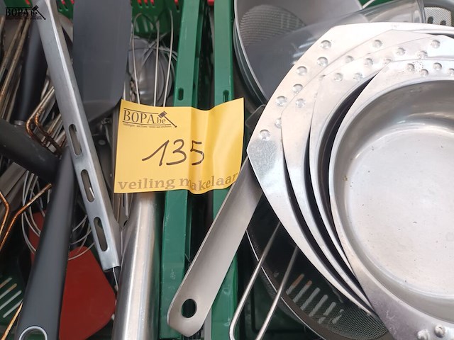 Lot 135 - keukengerei. 3 bakken - afbeelding 6 van  6