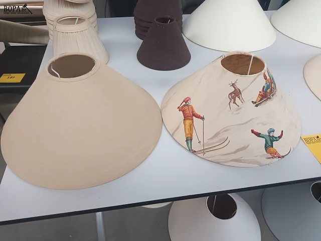 Lot 135 - lampenkappen. 23 stuks - afbeelding 3 van  6