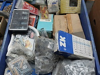 Lot 135 - lot bevestigingsmateriaal - afbeelding 1 van  1