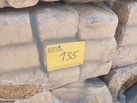 Lot 135 - lot houtbriquetten