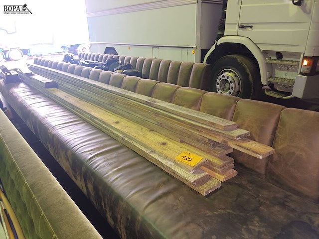 Lot 135 - lot houten latten - afbeelding 1 van  3