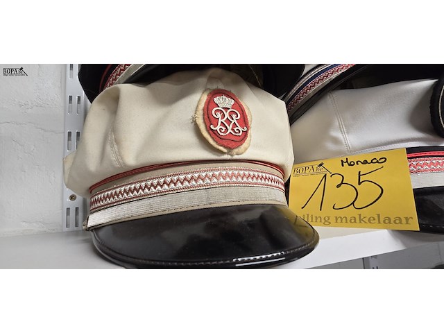 Lot 135 - monaco 4 kepies - afbeelding 2 van  5