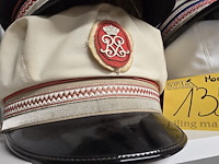 Lot 135 - monaco 4 kepies - afbeelding 2 van  5