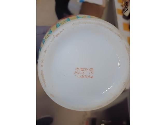 Lot 135 - oosterse vazen. 2 stuks - afbeelding 4 van  8