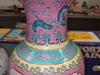 Lot 135 - oosterse vazen. 2 stuks - afbeelding 5 van  8