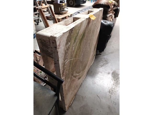 Lot 135 - pvc pallet - afbeelding 1 van  3