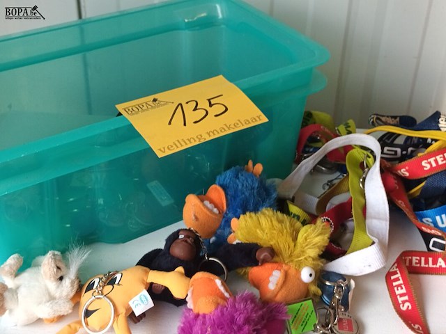 Lot 135 - sleutelhangers. 40 stuks - afbeelding 1 van  5