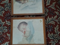 Lot 135 - vintage ingekaderde prenten baby - afbeelding 1 van  3