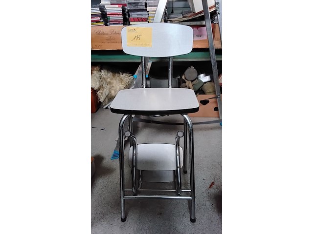 Lot 135 - vintage keukentrapladder/stoel - afbeelding 1 van  1