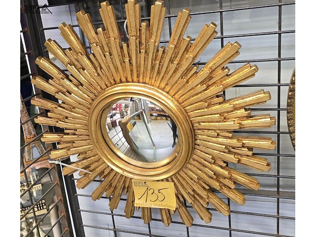 Lot 135 - zonnespiegel - afbeelding 1 van  2