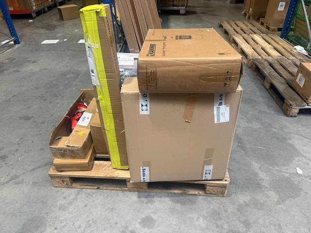 Lot 13510 – mix retourgoederen & elektronica (grote pallet) - afbeelding 1 van  6