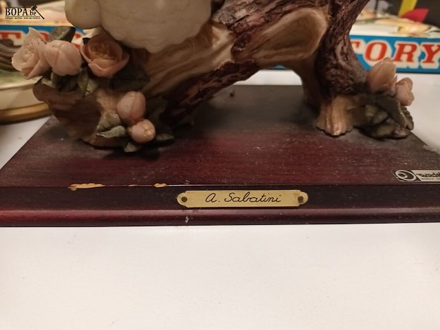 Lot 136 - beelden met tortelduiven. 3 stuks - afbeelding 3 van  5