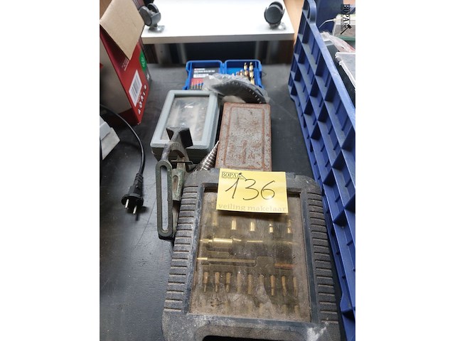 Lot 136 - borensets en bitsset, ong.4 stuks - afbeelding 1 van  4