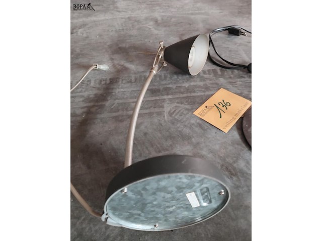 Lot 136 - duo industrieël bureaulampen - afbeelding 4 van  5