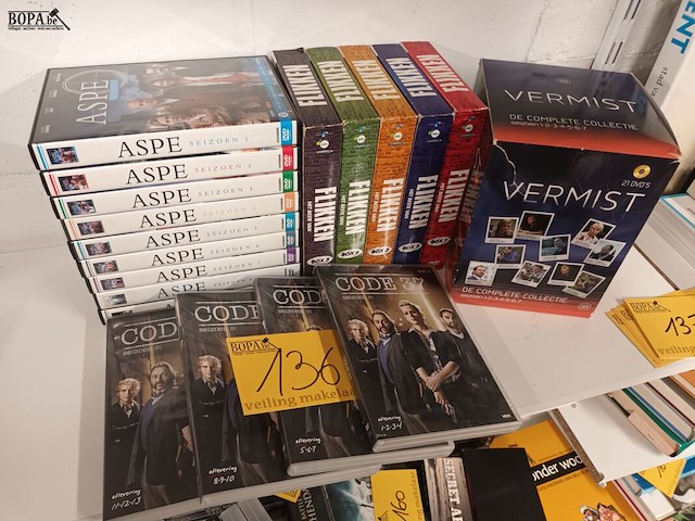 Lot 136 - dvd’s politieseries en detectives - afbeelding 1 van  4