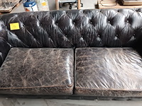 Lot 136 - gecapitonneerde sofa - afbeelding 5 van  6