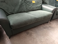 Lot 136 - groene sofa - afbeelding 2 van  3