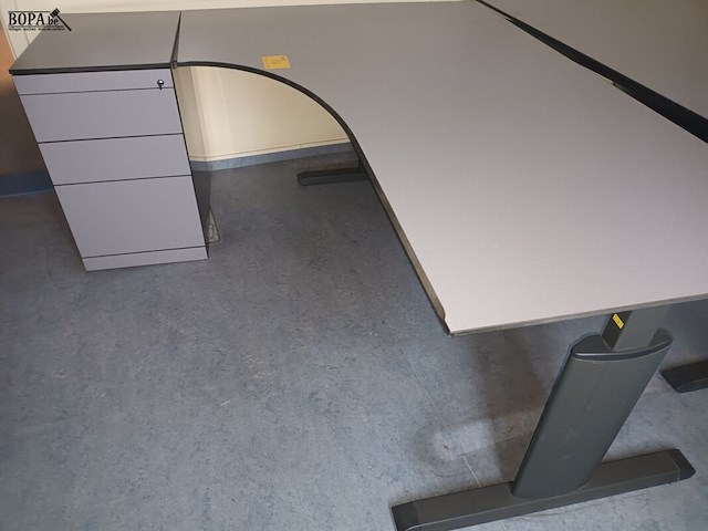 Lot 136 - hoekbureau met ladeblok - afbeelding 2 van  2