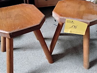 Lot 136 - houten krukken - afbeelding 1 van  1