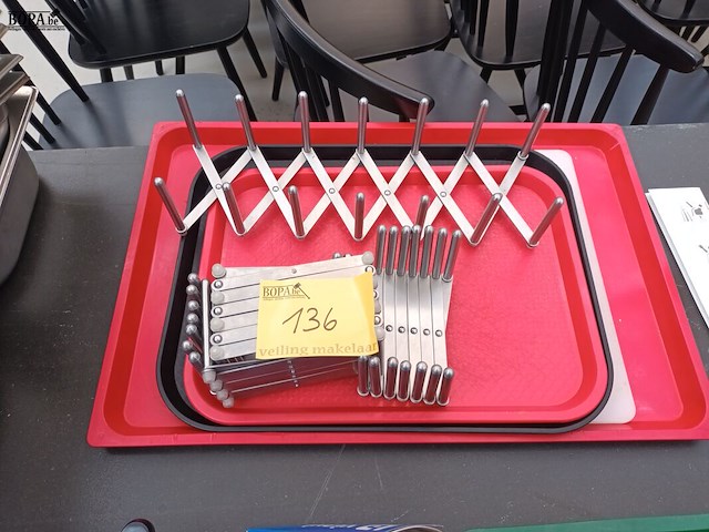 Lot 136 - keukengerei. 9 stuks - afbeelding 1 van  3